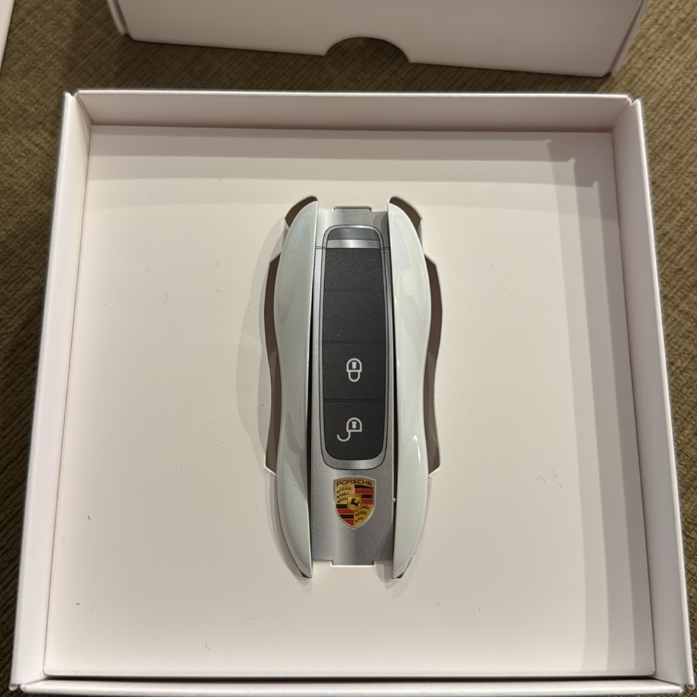 Porsche key caps in chalk - Picture 2 of 4